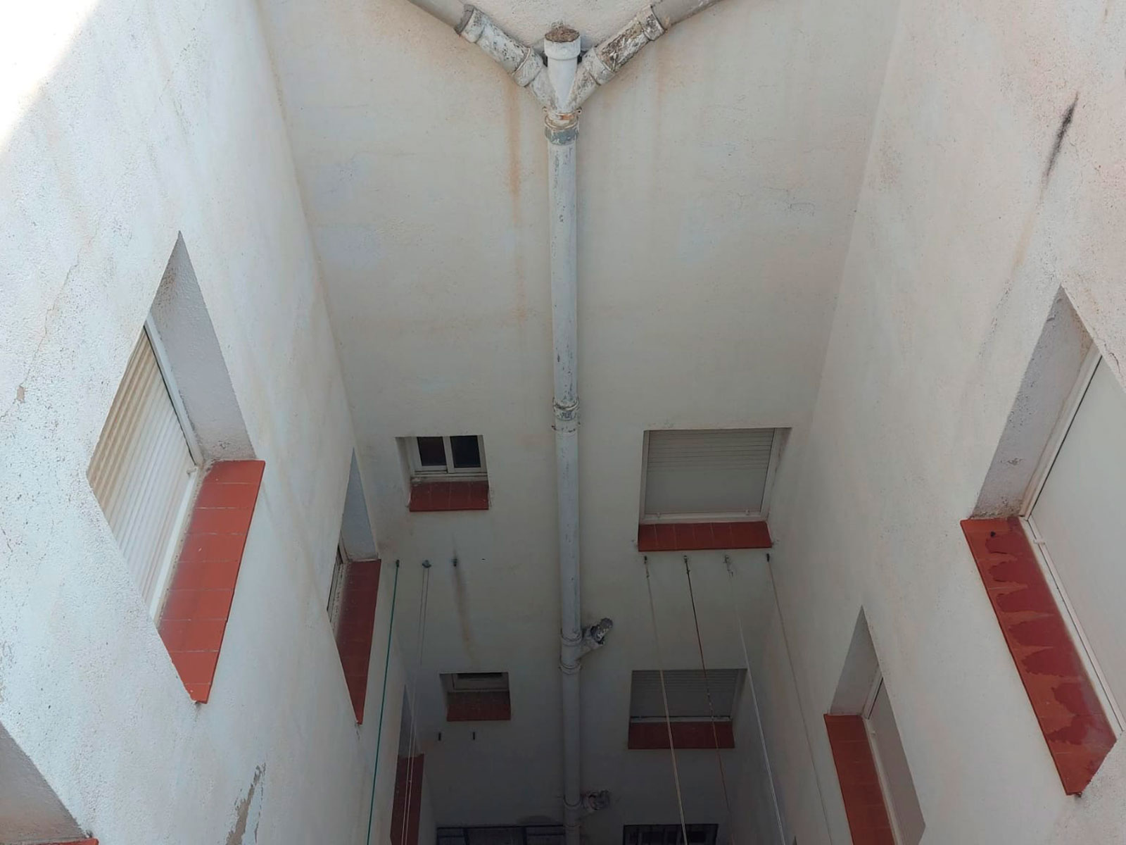 Rehabilitación patio de luces antes