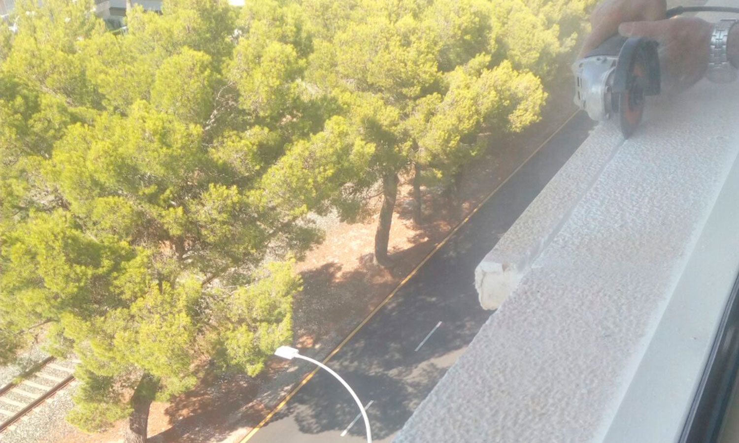 saneado-poyetes-ventana-trabajador